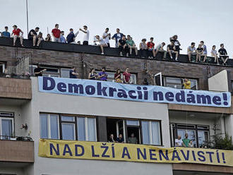 Čtvrt milionu lidí na Letné dokázalo, že Češi chtějí demokracii západního střihu, ne jen západní bla