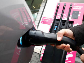 Německo chystá síť dobíjecích stanic pro elektromobily na dálnicích. Dosavadní podpora elektomobilty
