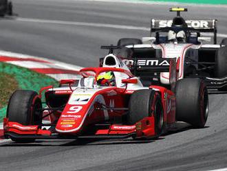 Schumacher ve sprintu postoupil o čtrnáct míst