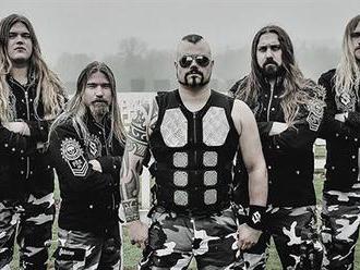Švédská metalová kapela Sabaton mává českou vlajkou. V novém videoklipu ukazuje záběry z Plzně