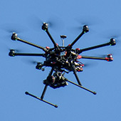 Pilotování dronů pod vlivem alkoholu se v Japonsku stává trestným