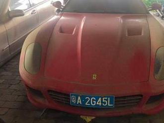 Čínský soud nabídl k prodeji skutečné, zabavené Ferrari 599 GTB za 5 600 Kč