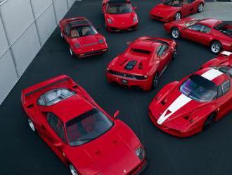 Sběratel se rozhodl prodat celou svou sbírku Ferrari, dvě z nich vyvažují zlatem