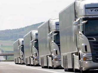 Sen o kamionech korzujících v konvojích úsporných „silničních vlaků” se rozplynul