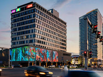 V Bratislave zapli najväčšiu LED fasádu, reklama na nej zatiaľ nebude