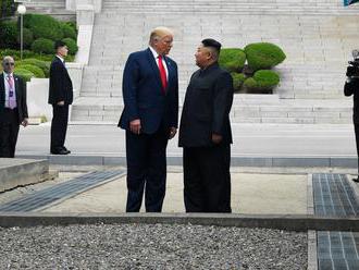 Trump prišiel za Kimom na kórejské hranice. Pozval ho do Bieleho domu