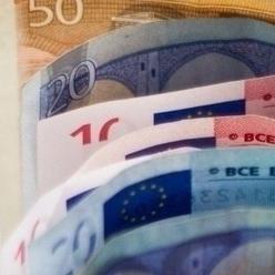 Kurz eura pred rozhodnutim Fedu vzrastol na 1,1214 USD/EUR
