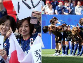 O Japoncoch opäť píše celý svet. Fanúšikovia oslávili triumf a upratali štadión