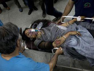 Jedenásť študentov zahynulo, keď sa minibus zrútil do rokliny v indickom Kašmíre