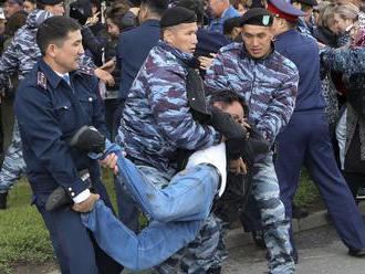 Pri protestoch v Kazachstane bolo zatknutých takmer 4000 ľudí