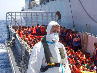 Sea-Watch 3 s migrantmi vplávala do prístavu na Lampeduse, kapitánku zatkli
