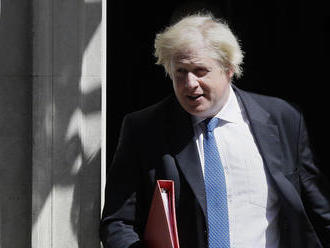 Aj tretie kolo súboja o post lídra britských konzervatívcov vyhral Johnson