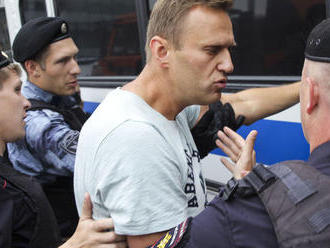 Na nepovolenom proteste v Moskve zatkli vyše 400 demonštrantov
