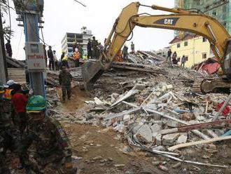 Po páde rozostavanej budovy v Kambodži evidujú 24 mŕtvych