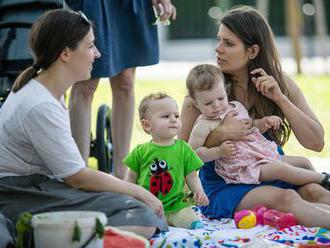 Slovenské dávky pre matky ako v Rakúsku? Priepasť sa zmenšuje
