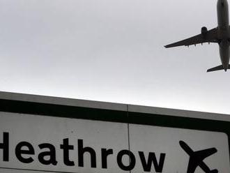 Ekoaktivisti chceli paralyzovať letisko Heathrow dronmi