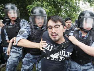 Novinári v ruskom Dagestane protestujú proti zatknutiu svojho kolegu