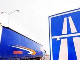 Nemci chcú žalovať Rakúsko za zákaz schádzania z diaľnic