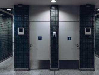 Muž znepríjemňoval prácu kolegom: Hlasitá masturbácia na spoločných záchodoch!
