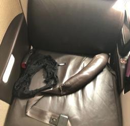 FOTO Cestujúca si išla sadnúť do lietadla, no radšej zostala stáť: Nechutný nález na sedadle