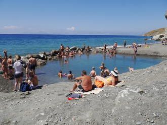 Grécky raj na vlastnej koži: Na Kose nájdete termálnu pláž a zaplávať si môžete aj na opustenom ostr