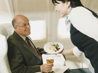 FOTO Pasažier sa takmer pozvracal, keď videl, aké jedlo mu naservírovali v lietadle