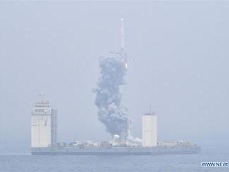 Čínania po prvý raz vyslali do vesmíru raketu z mobilnej plošiny v Žltom mori