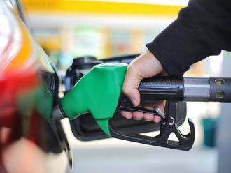 Slováci tankovali na čerpacích staniciach lacnejší benzín, klesli aj ceny motorovej nafty