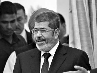 Al-Kájda obvinila Káhiru zo zabitia exprezidenta Mursího a vyzvala na povstanie voči as-Sísímu