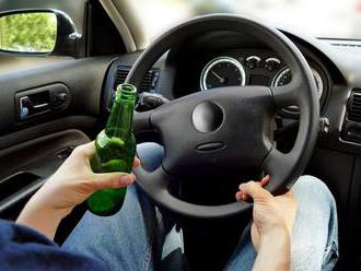 Opitý tínedžer si sadol za volant, nafúkal viac ako 1,5 promile