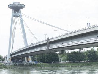 Foto: Vodičov čakajú obmedzenia pri moste SNP, mesto Bratislava informuje o obchádzkovej trase