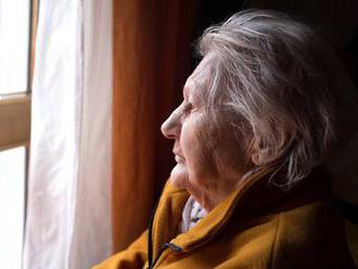 Vedci skúmali Alzheimerovu chorobu a zrejme odhalili, prečo postihuje viac ženy ako mužov