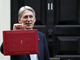Britský minister financií Hammond nechce Johnsona za premiéra Veľkej Británie, hrozí demisiou