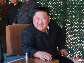 Kim v nové ústavě označen za hlavu KLDR, vrchního velitele armády