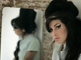 Kapela Amy Winehouseové v dubnu v Praze oslaví dílo zpěvačky