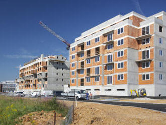 Studie: Češi musí na nové bydlení šetřit stále nejdéle v Evropě
