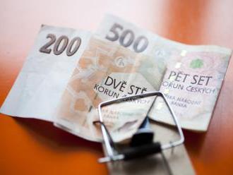 Dluhy českých domácností u bank v červnu stouply na 1,693 bilionu