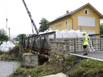 Most v Petrově unesl 460 tun a k překvapení odborníků nespadl