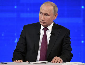 Putin rozšíril udeľovanie občianstva na všetkých v Donecku a Luhansku