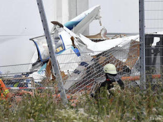 V Nemecku po náraze malého lietadla do budovy zomreli traja ľudia