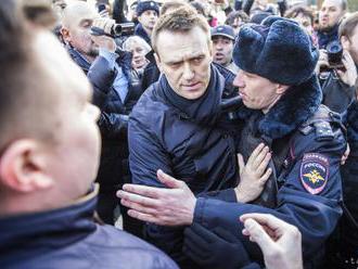 Opozičného lídra Navaľného opäť zadržala ruská polícia