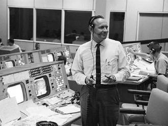 NASA legendary flight director Chris Kraft has died at 95     - CNET