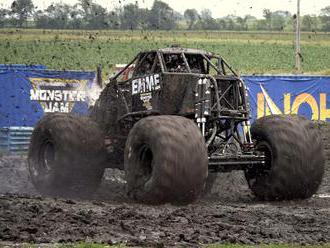 Learning to drive a monster truck: It's harder than you think video     - Roadshow