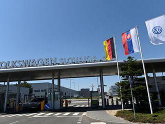 VW na Slovensku omylem rozdal vyšší odměny. Teď je chce zpět i od bývalých pracovníků - Aktuálně.cz