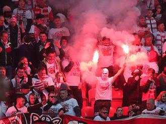 Slavia kontra kotel. Tvrdík se zlobí, hráči prosí: Pyro radši vynechejte