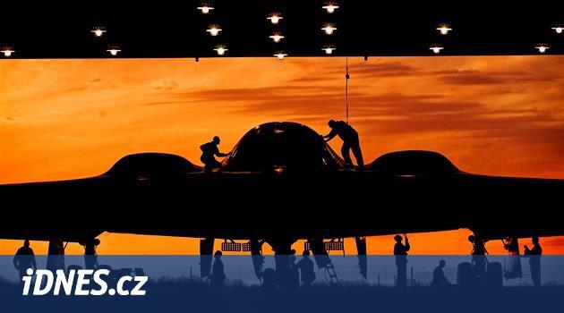 Létající legenda: Americký „neviditelný“ bombardér B-2 stál majlant