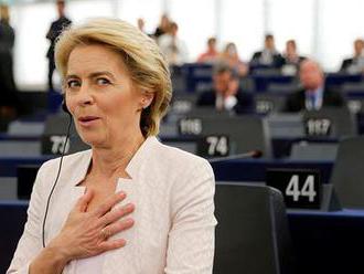 Europoslanci těsně potvrdili von der Leyenovou do čela Evropské komise