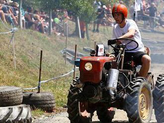 V Žebnici už po sedmnácté závodily traktory