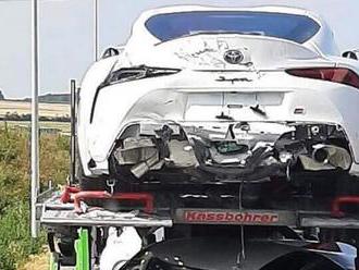 Nehoda zničila úplně nové Toyoty mířící k prvním nadšeným zákazníkům