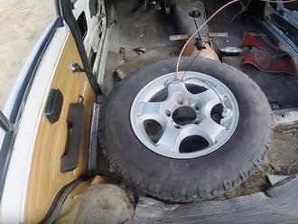 Ruský experiment ukázal drtivé následky pouhého přehuštění jedné pneumatiky